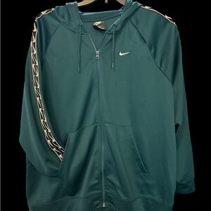 Forest green Nike woman’s jogging set. Size 3X
